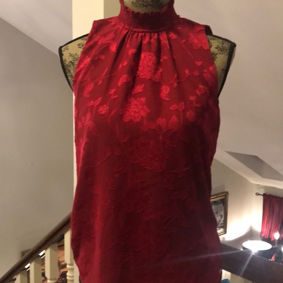 LOFT Tops - Cute dark with light red color